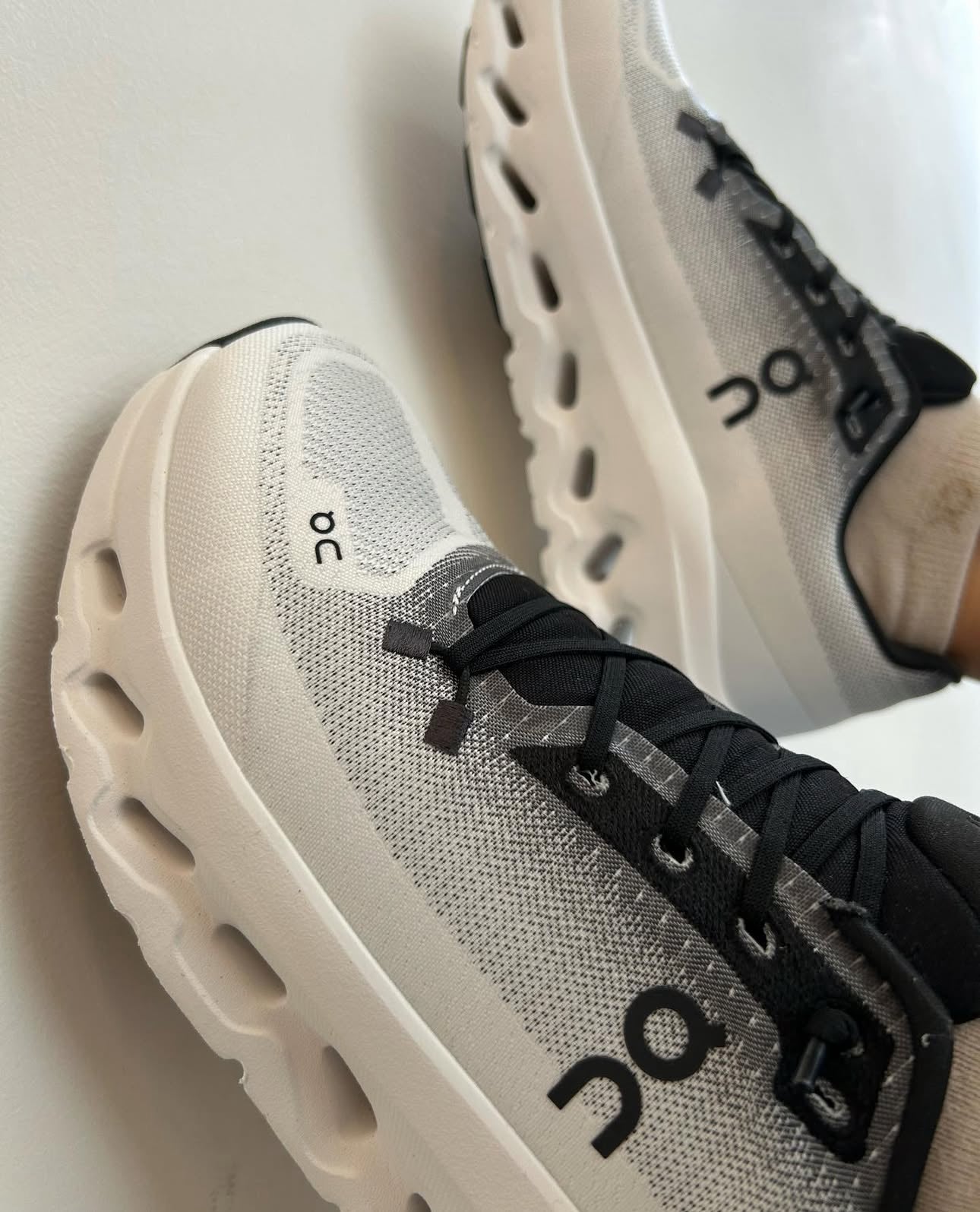Cloudmonster WaterProof Negro y Blanco Premium