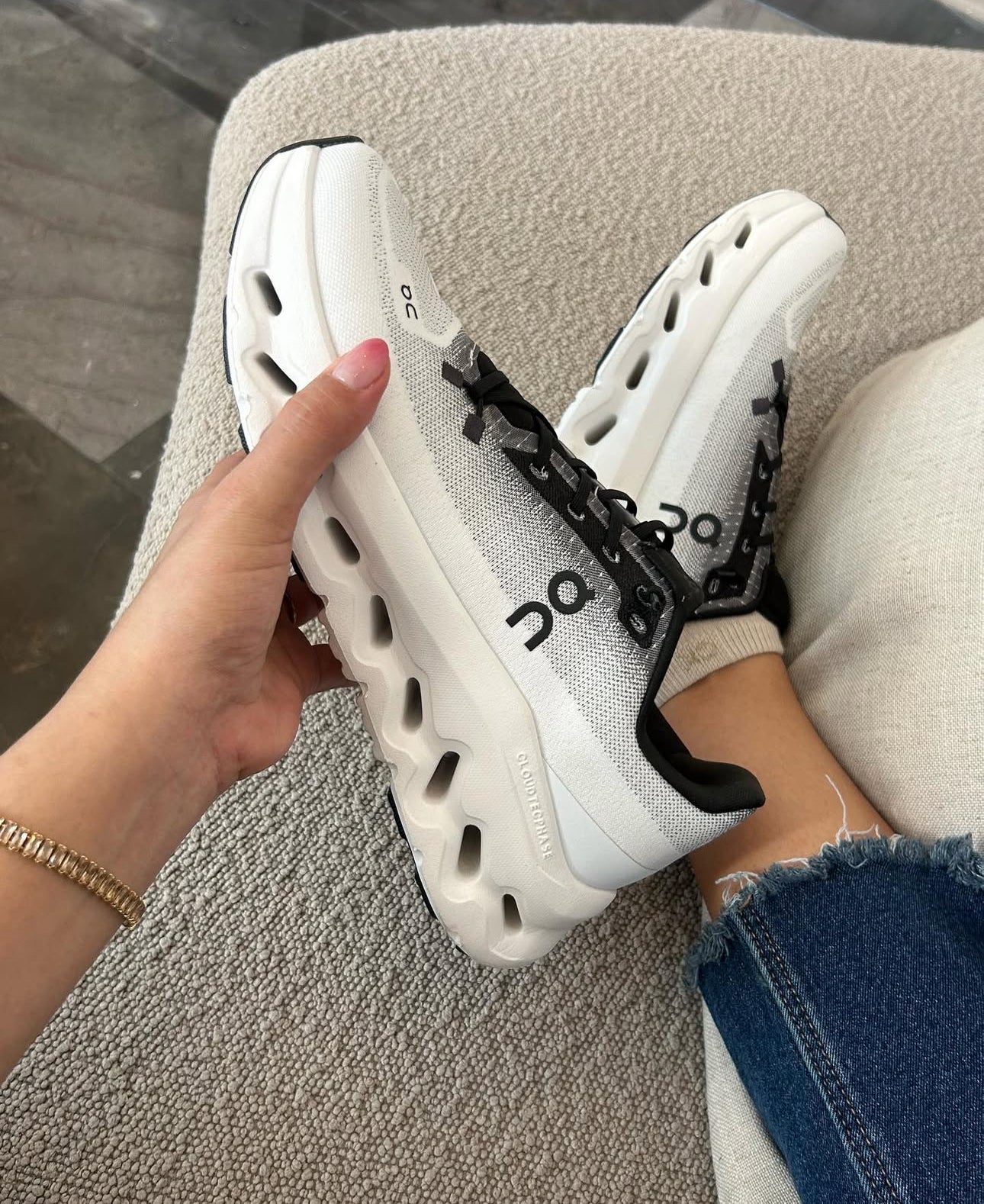 Cloudmonster WaterProof Negro y Blanco Premium