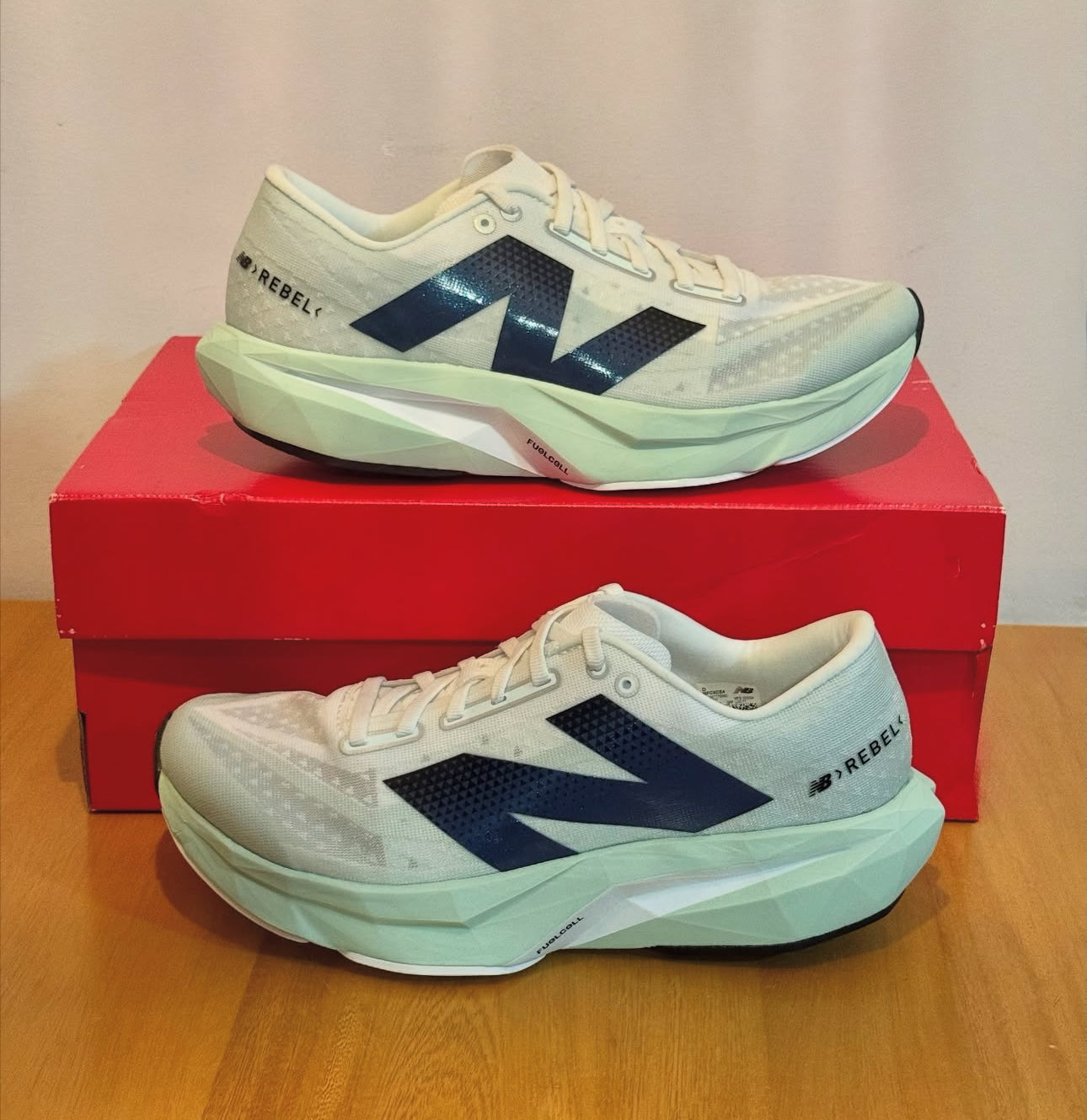 New Balance FuelCell Menta