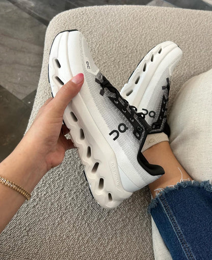 Cloudmonster WaterProof Negro y Blanco Premium