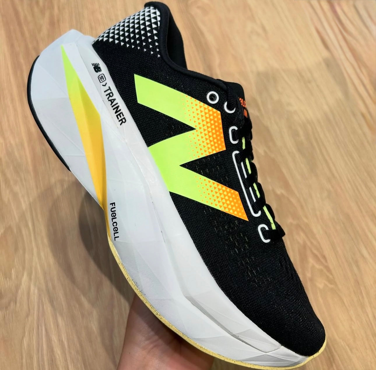 New Balance FuelCell Neon