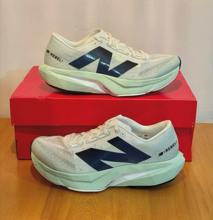 New Balance FuelCell Menta